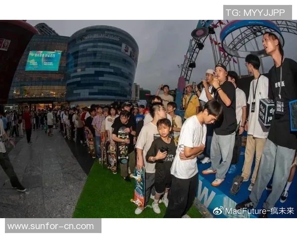 深圳滑板队配合引发热议争议背后的团队默契与挑战 深圳滑板队配合引发热议争议背后的团队默契与挑战